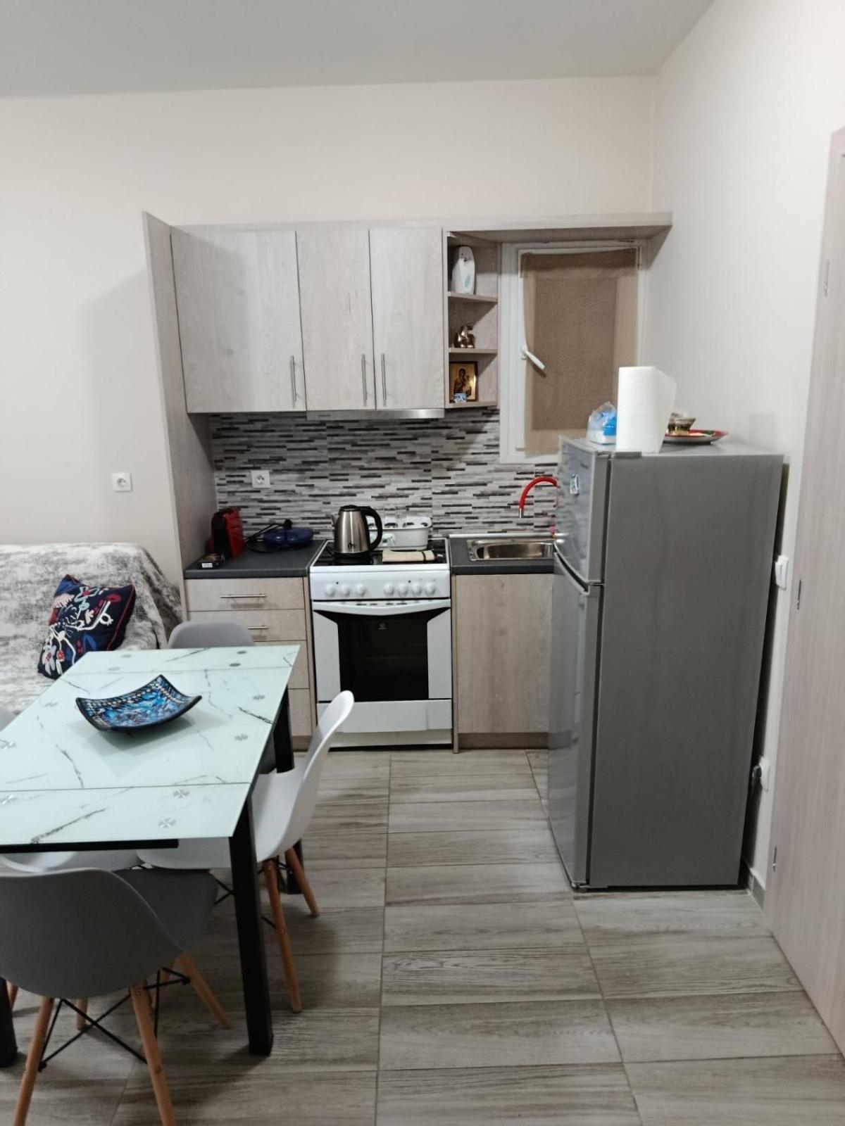 Apartment Alimos *